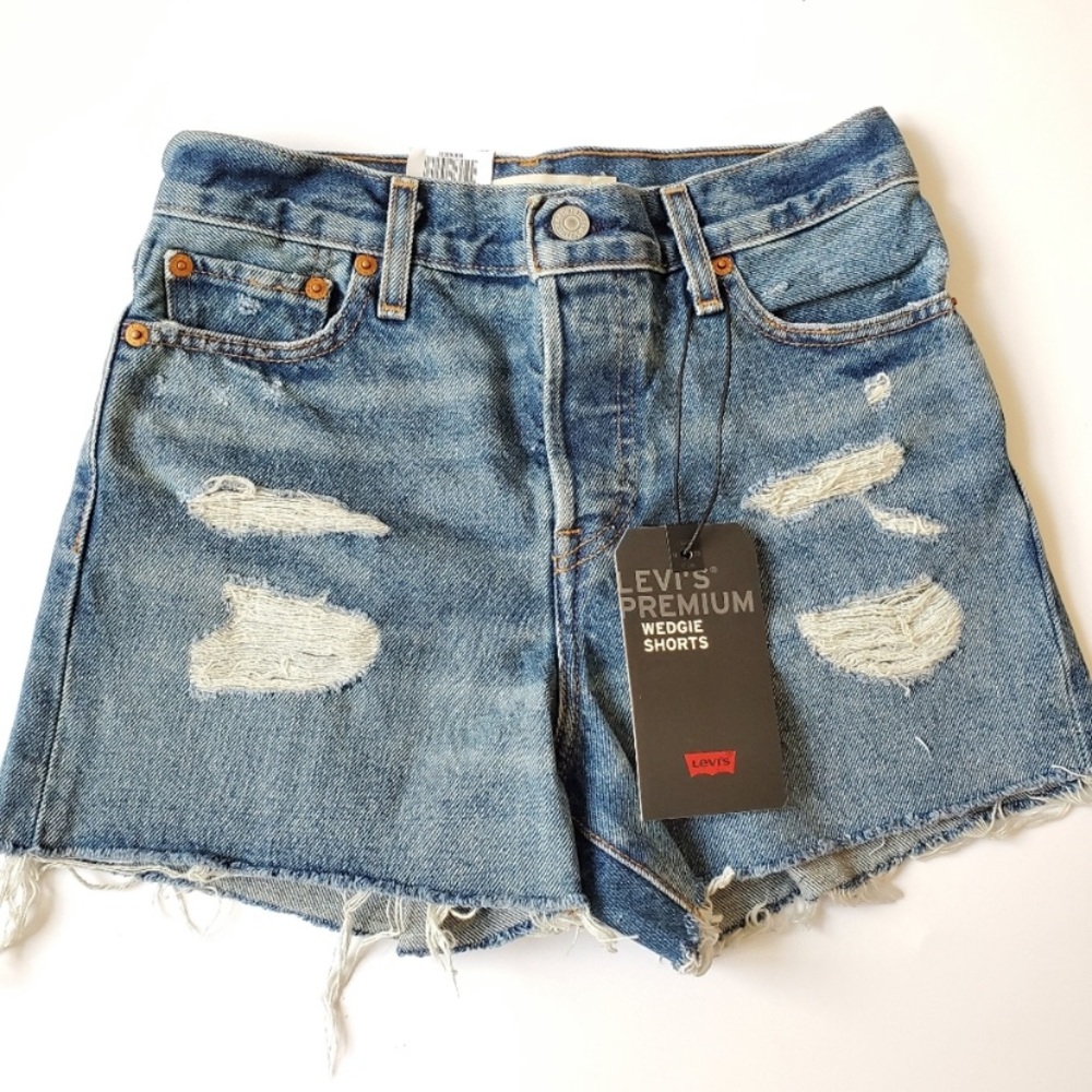 Levi's Wedgie Fit High Rise shorts